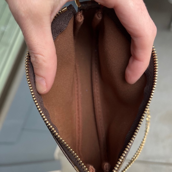 Louis Vuitton - Picture 3 of 5